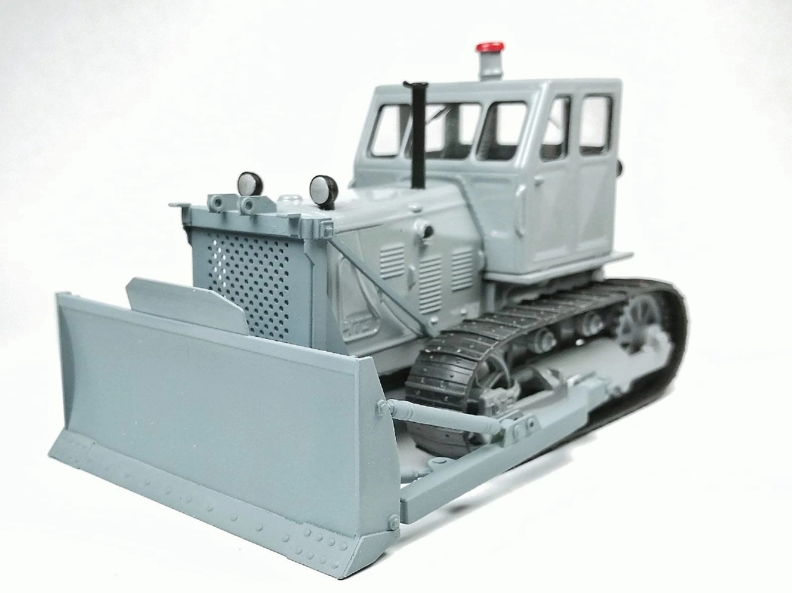 1:43 Сборная модель тросовый отвал с лебедкой на Т-100М - LR-430025