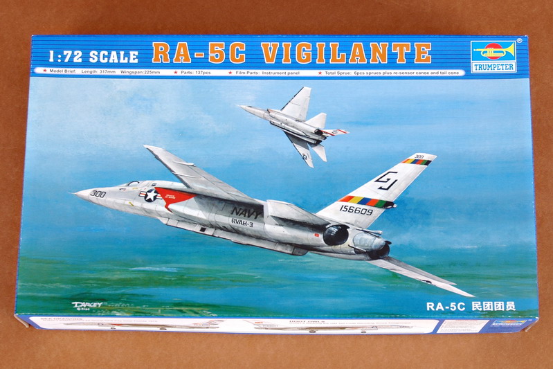 1:72 Сборная модель Американский самолет-разведчик North American RA-5C Vigilante - 01616