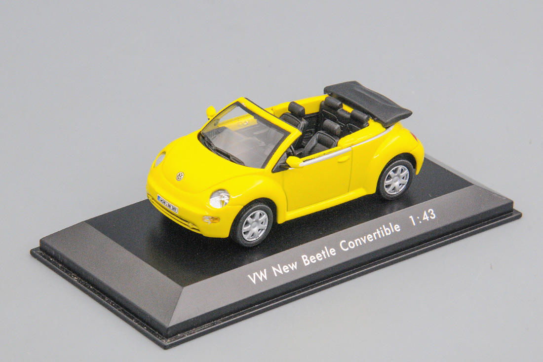1:43 VOLKSWAGEN New Beetle Convertible, Yellow - 43009-Y