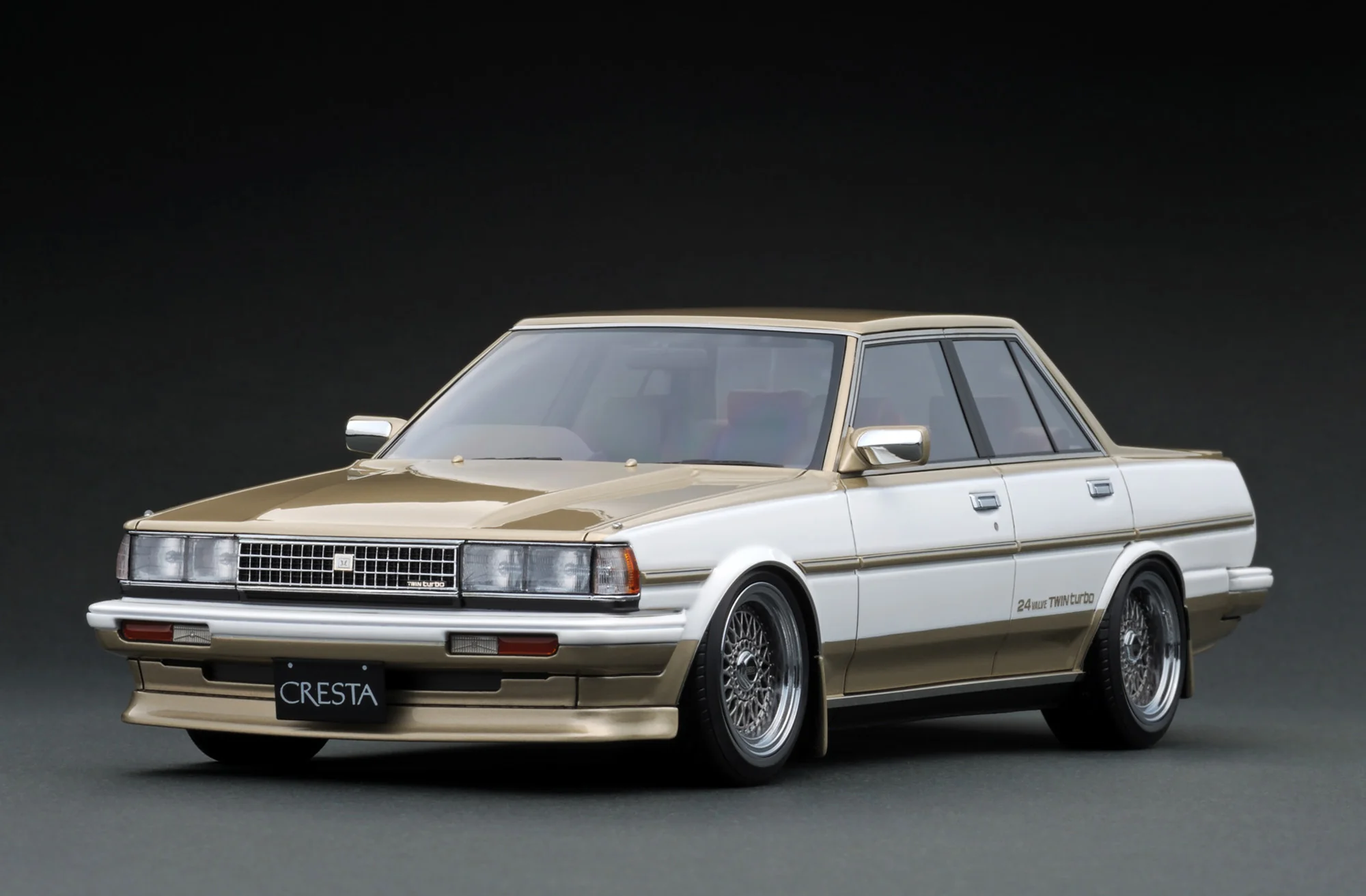 1:18 TOYOTA CRESTA GT Twin Turbo (GX71), white/gold - 3831