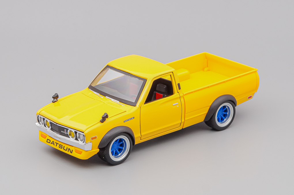 1:24 DATSUN 620 Pick-up (1973), yellow - 32528Y