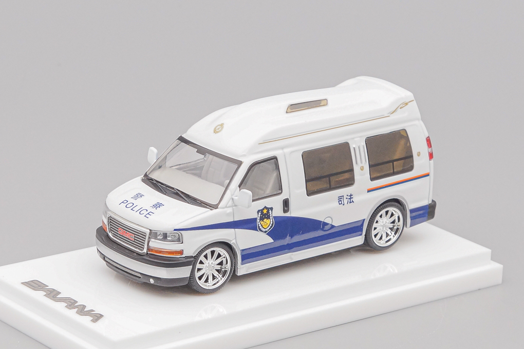 1:64 GMC Savana, white - ARTM001