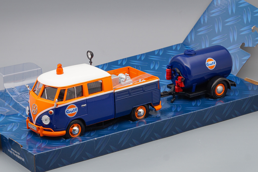 1:24 VOLKSWAGEN T1 Type 2 Double Cabine Gulf with Tanker Trailer 1962, blue / orange - 79610
