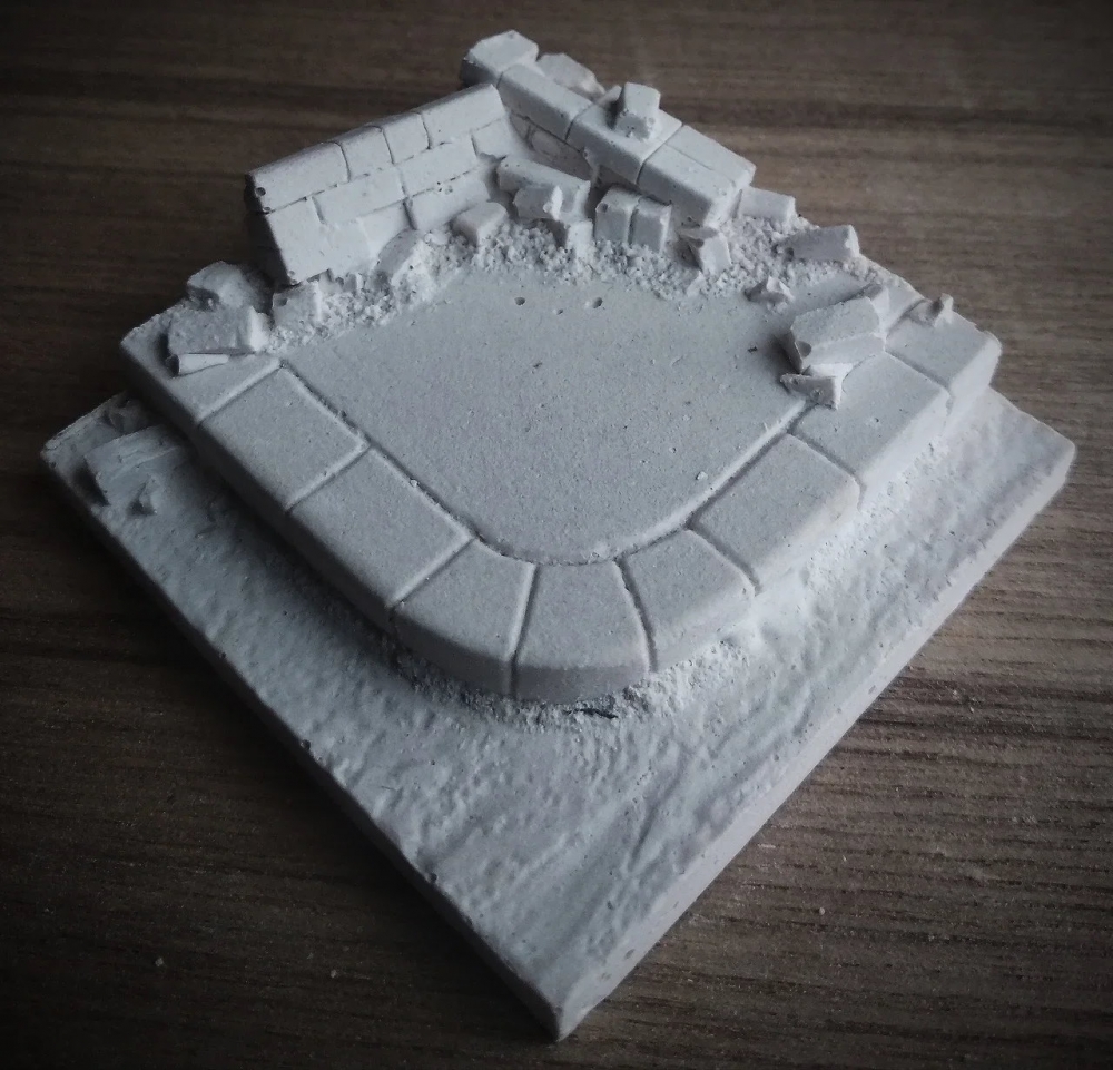 1:35 Фрагмент тротуара угловой с обломками (не окрашен) - Б04