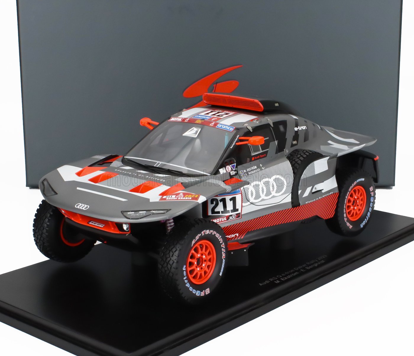 1:18 AUDI Q E-tron Rs Team Audi Sport №211 Rally Dakar (2023) Mattias Ekstrom - Emil Bergkvist, Grey Silver Black - 18S790