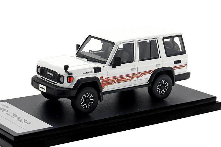 1:43 TOYOTA Land Cruiser 70 AX (2023), белый - HS489WHS
