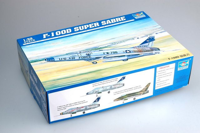 1:32 Сборная модель Американский истребитель F-100D SUPER SABRE - 02232