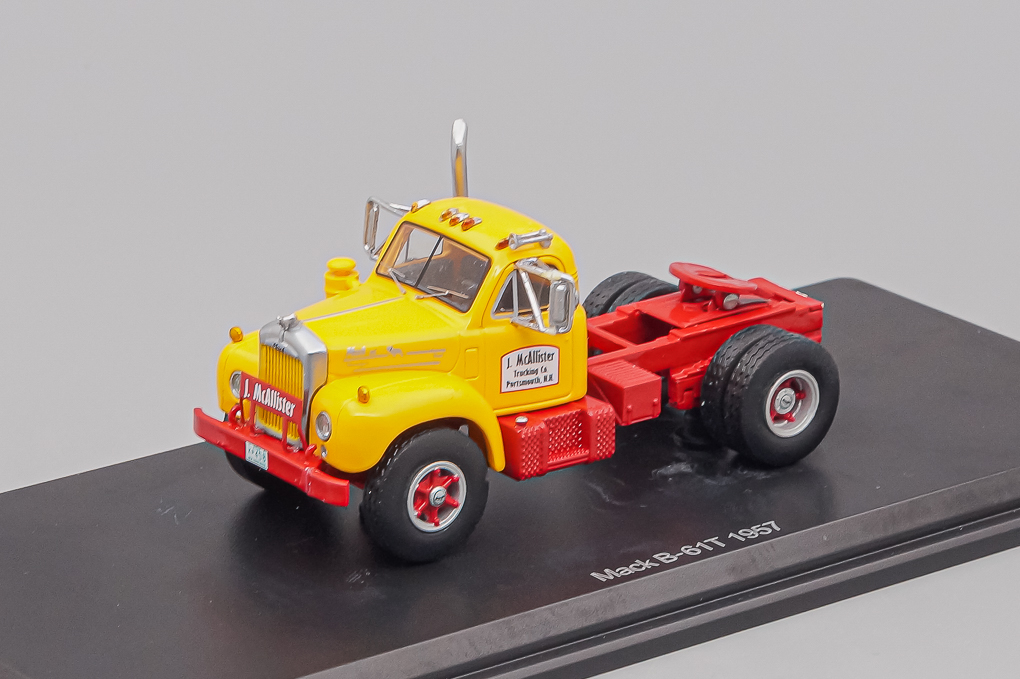 1:64 MACK B-61T towing vehicle (1957), yellow / red - NEO64058-X1