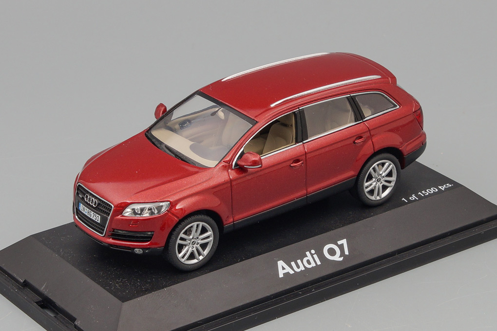1:43 AUDI Q7(2006), granat red metallic - 04751-X1