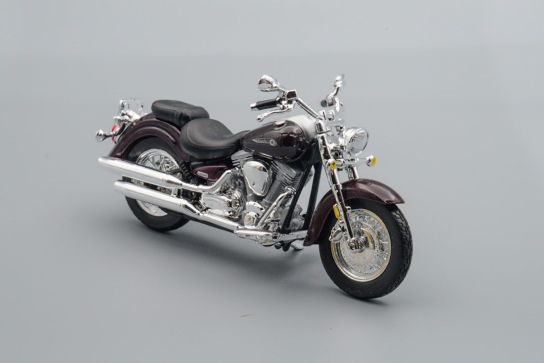 1:18 YAMAHA Road Star, Black - 18-51000-YRS-B