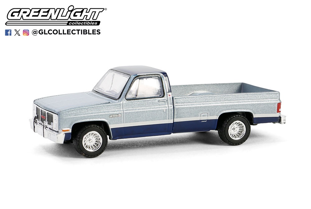 1:64 GMC Sierra Classic K2500 пикап (1985), Silver/Midnight Blue - 48090D