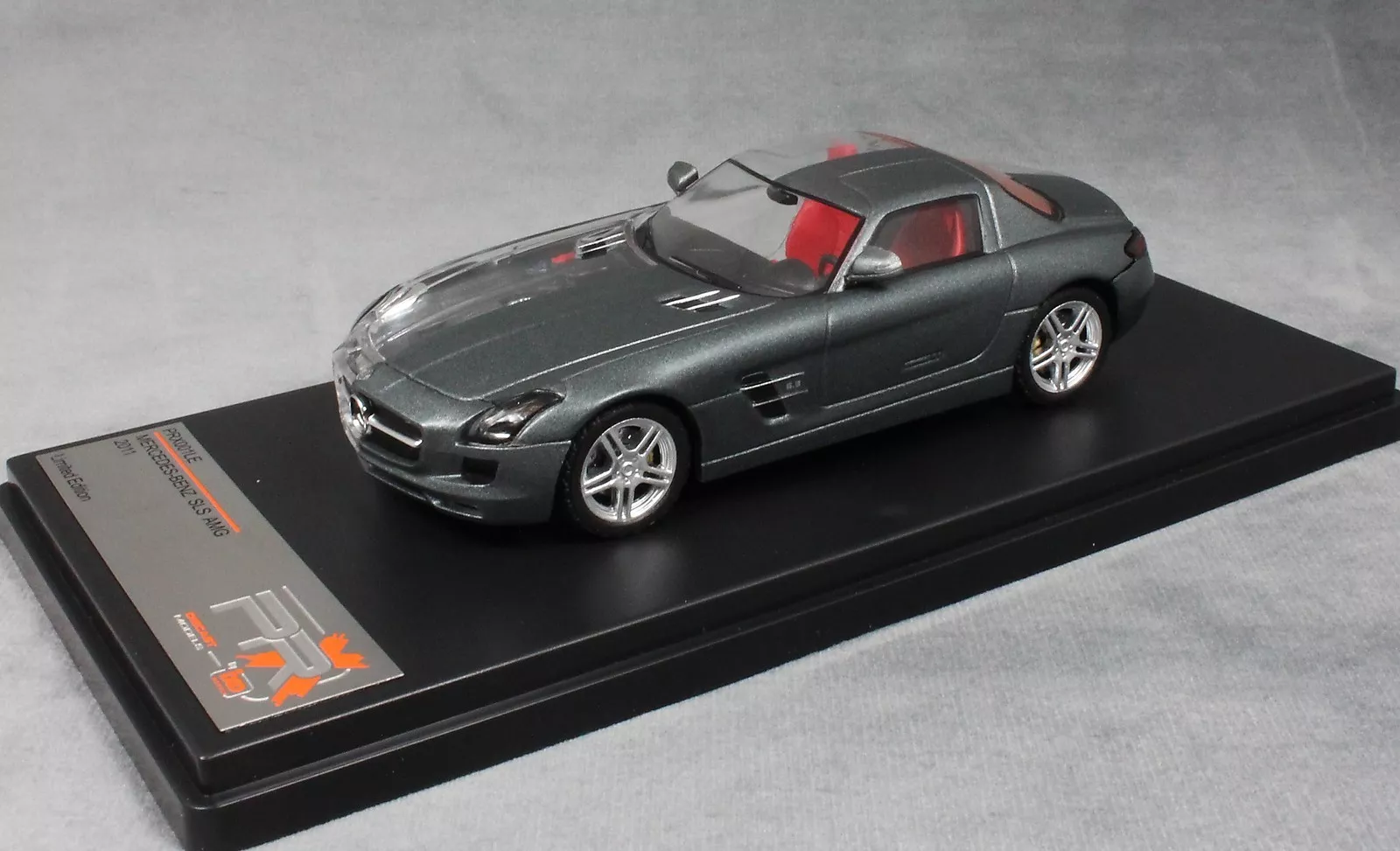 1:43 MERCEDES-BENZ SLS AMG (2011), матовый серый с прозрачным кузовом и красным салоном - PRX001LE