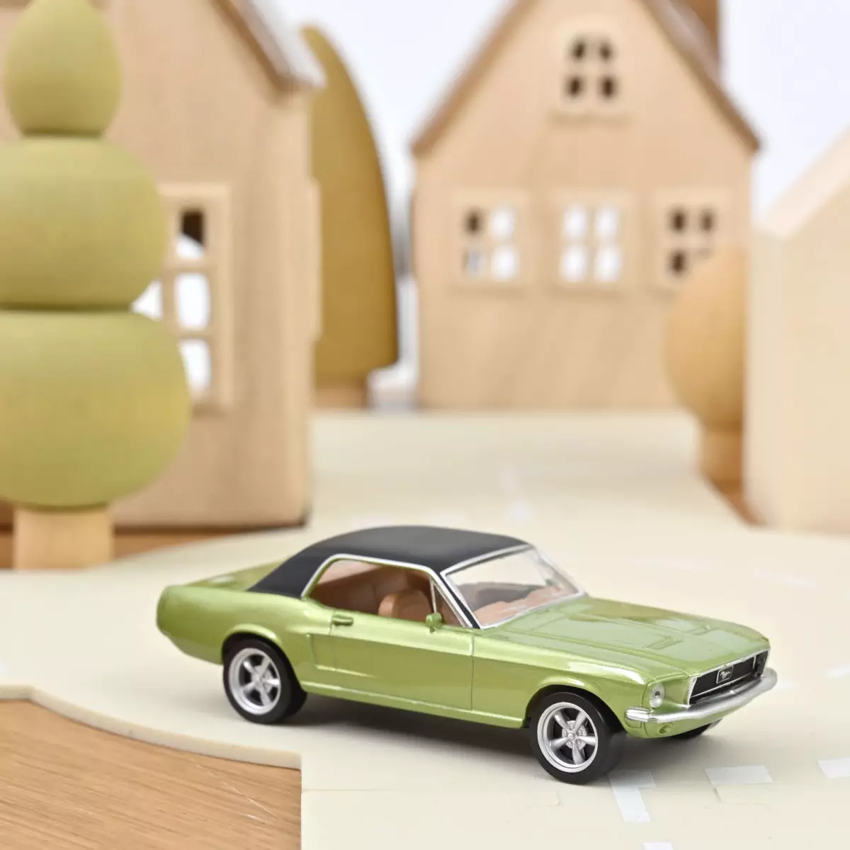 1:43 FORD Mustang Coupe (1968), Green Black - 270585