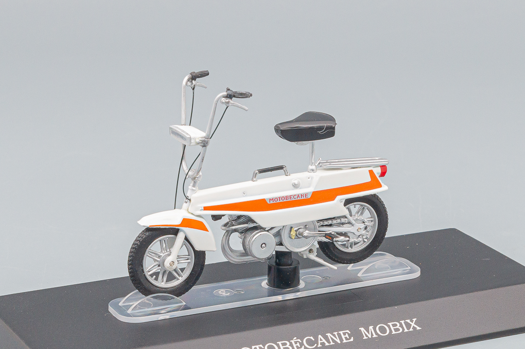 1:18 (Уценка!) MOTOBECANE Mobix 50, white / red - SM020-Z1