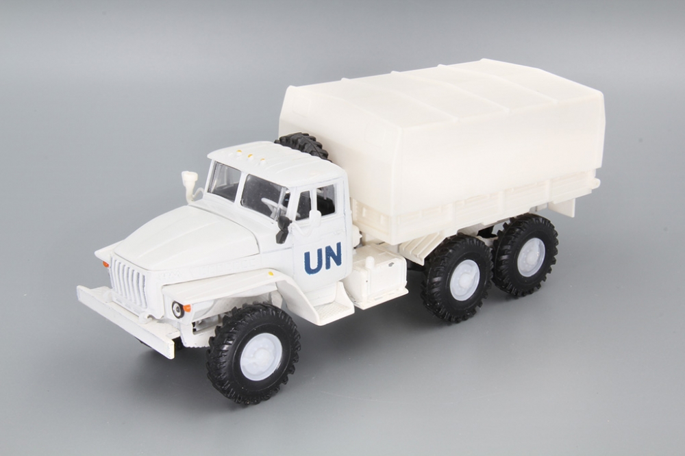 1:43 Уральский 4320 UN с тентом, белый - ELK-104