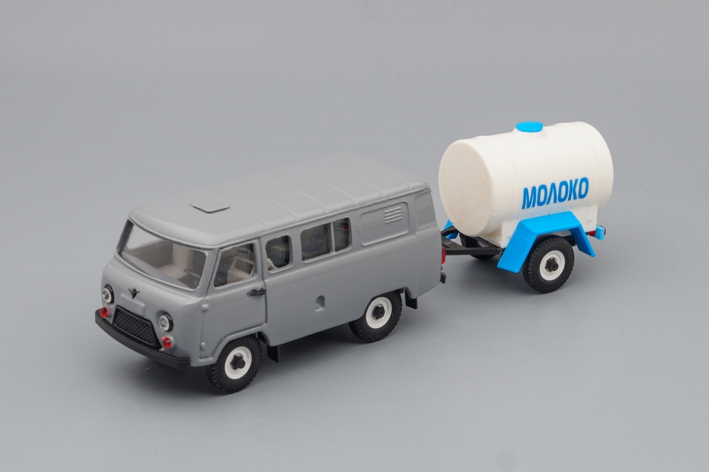 1:43 УАЗ 39099 с прицепом-бочкой Молоко, серый / белый - AG758-3