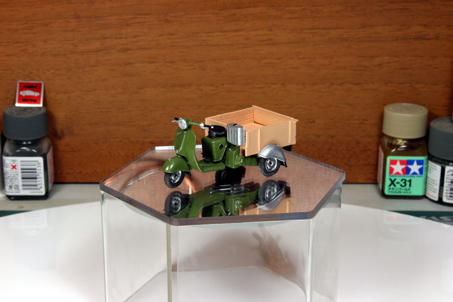 1:43 Вятка МГ-150 грузовой мотороллер (зелено-бежевый) - mg150-08