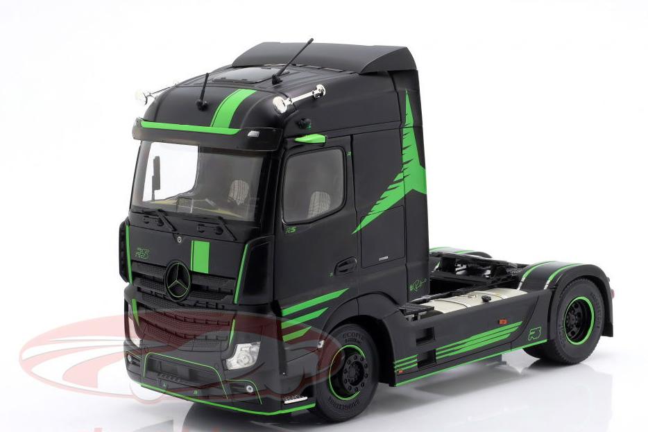 1:24 Mercedes-Benz Actros R5 Sattelzugmaschine 'Italian Collection' (2021), black / green - S2400204