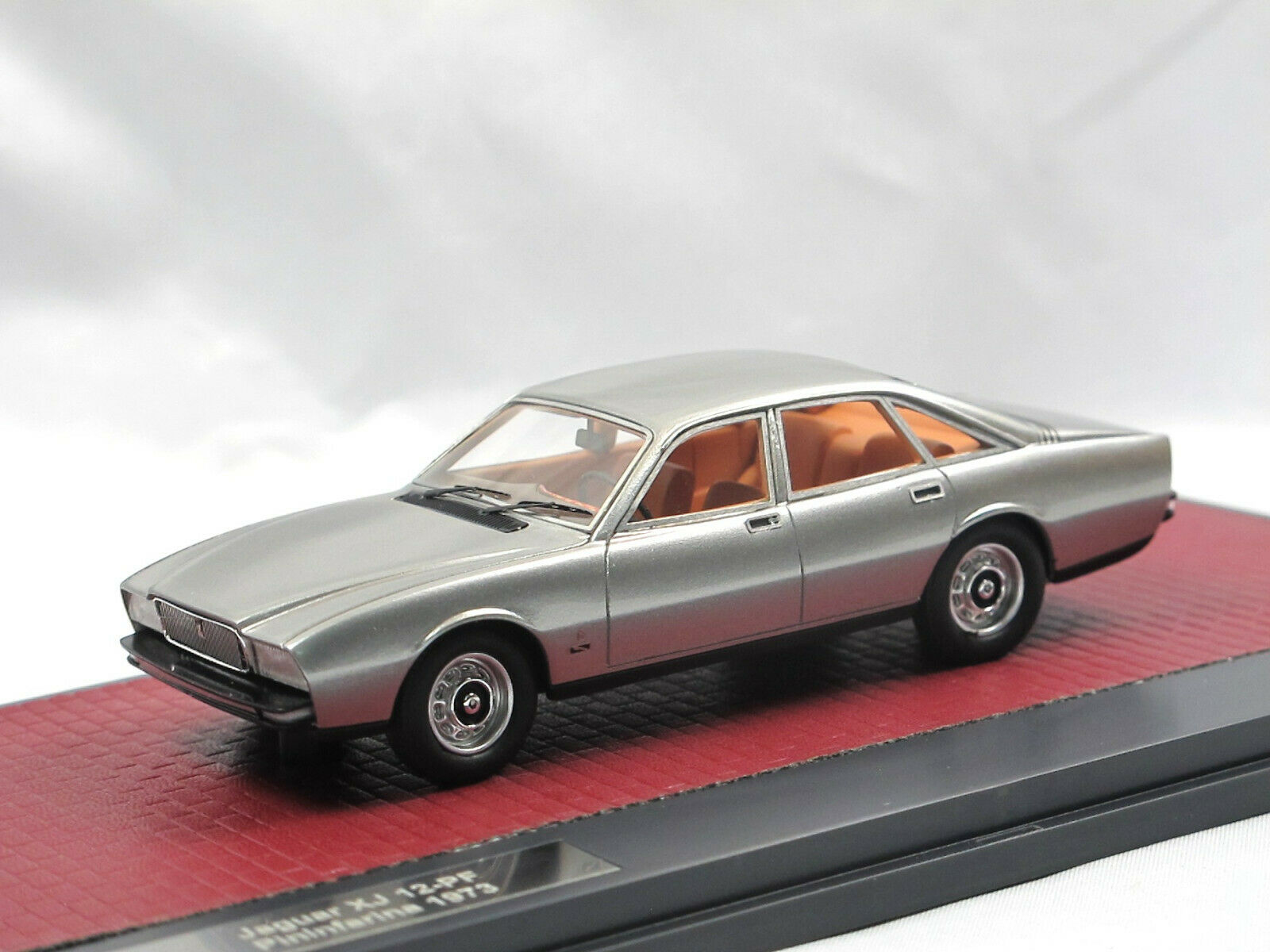 1:43 JAGUAR XJ 12-PF Pininfarina 1973 Silver - MX51001-071