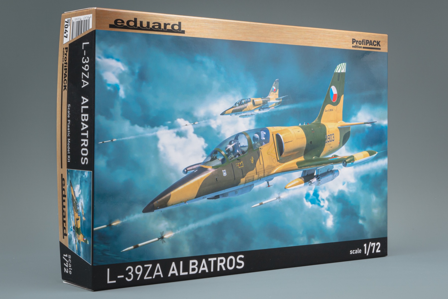 1:72 Сборная модель чехословацкий учебно-боевой самолёт L-39ZA Albatros (ProfiPACK) - 7047