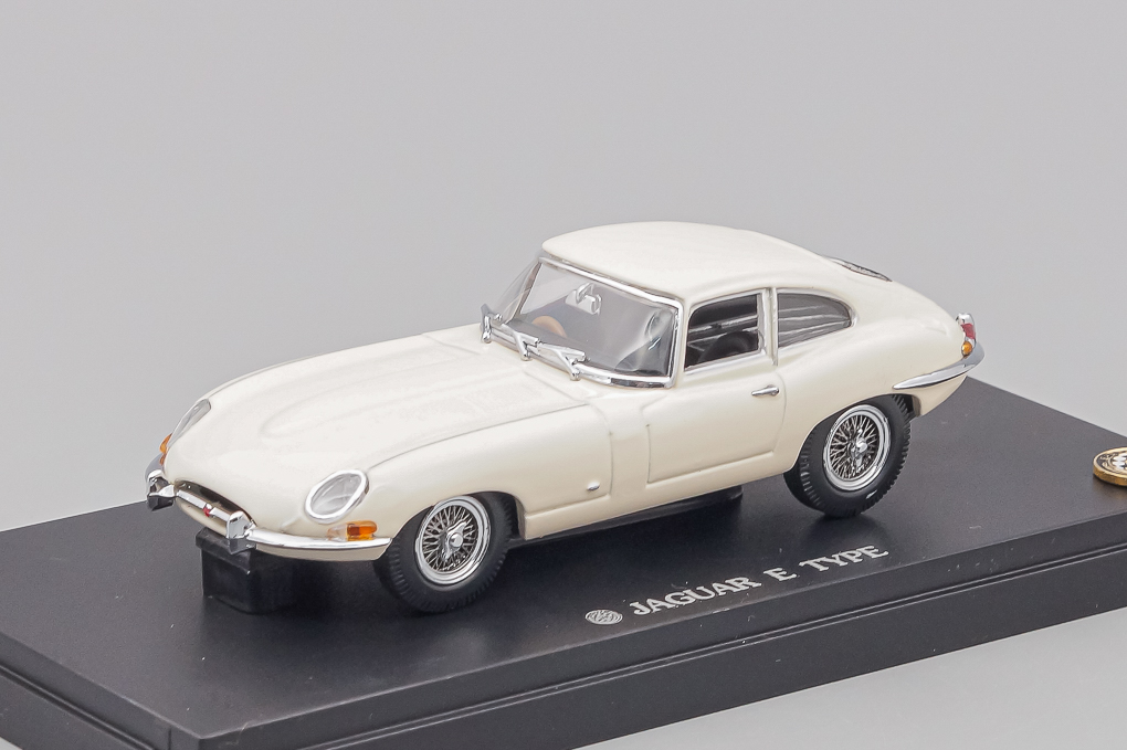 1:43 JAGUAR E-Type Coupe, white - 03062W-X1