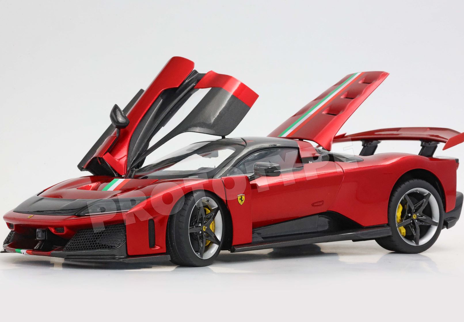 1:18 FERRARI F80 (2024) - ITALIAN STRIPES - Carbon Silver Rims - CON VETRINA - WITH SHOWCASE - HE180054A1iFDIE
