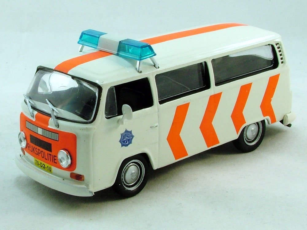 1:43 VOLKSWAGEN T2b, Полицейские Машины Мира 17, белый - PCW017