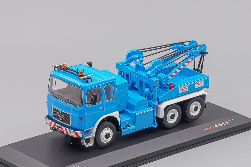 1:43 (Уценка!) MAN F8 26.281 tow truck (эвакуатор), blue - TRU043B-Z1