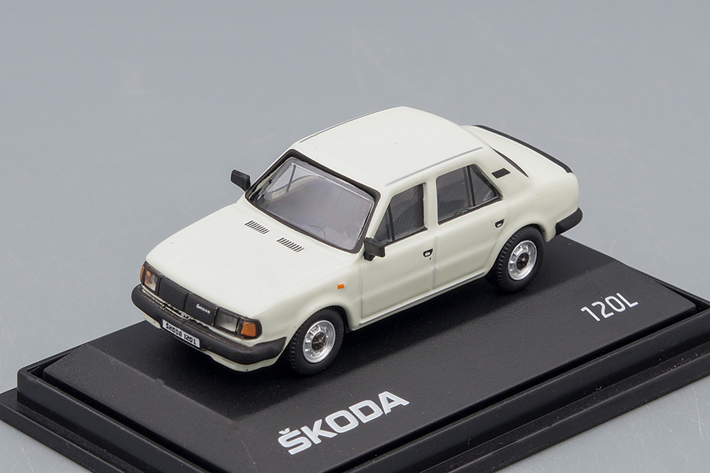 1:72 SKODA 120L (1984), white - 702EB