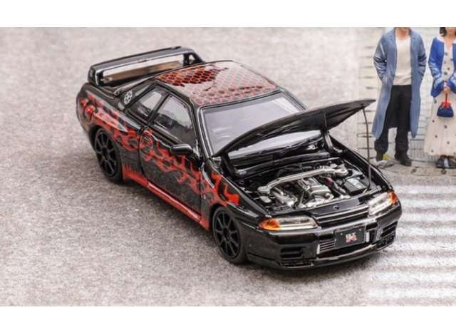 1:64 Nissan GTR-R32 with opening hood, black / red - FH013