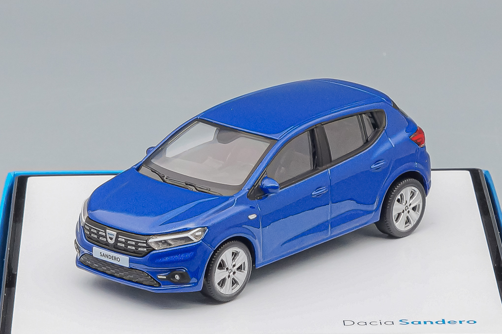 1:43 DACIA Sandero, blue metallic - 7711945257