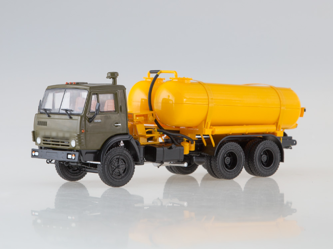 1:43 Вакуумная машина КО-505 на шасси Камский грузовик 53213, хаки / оранжевый - 101982