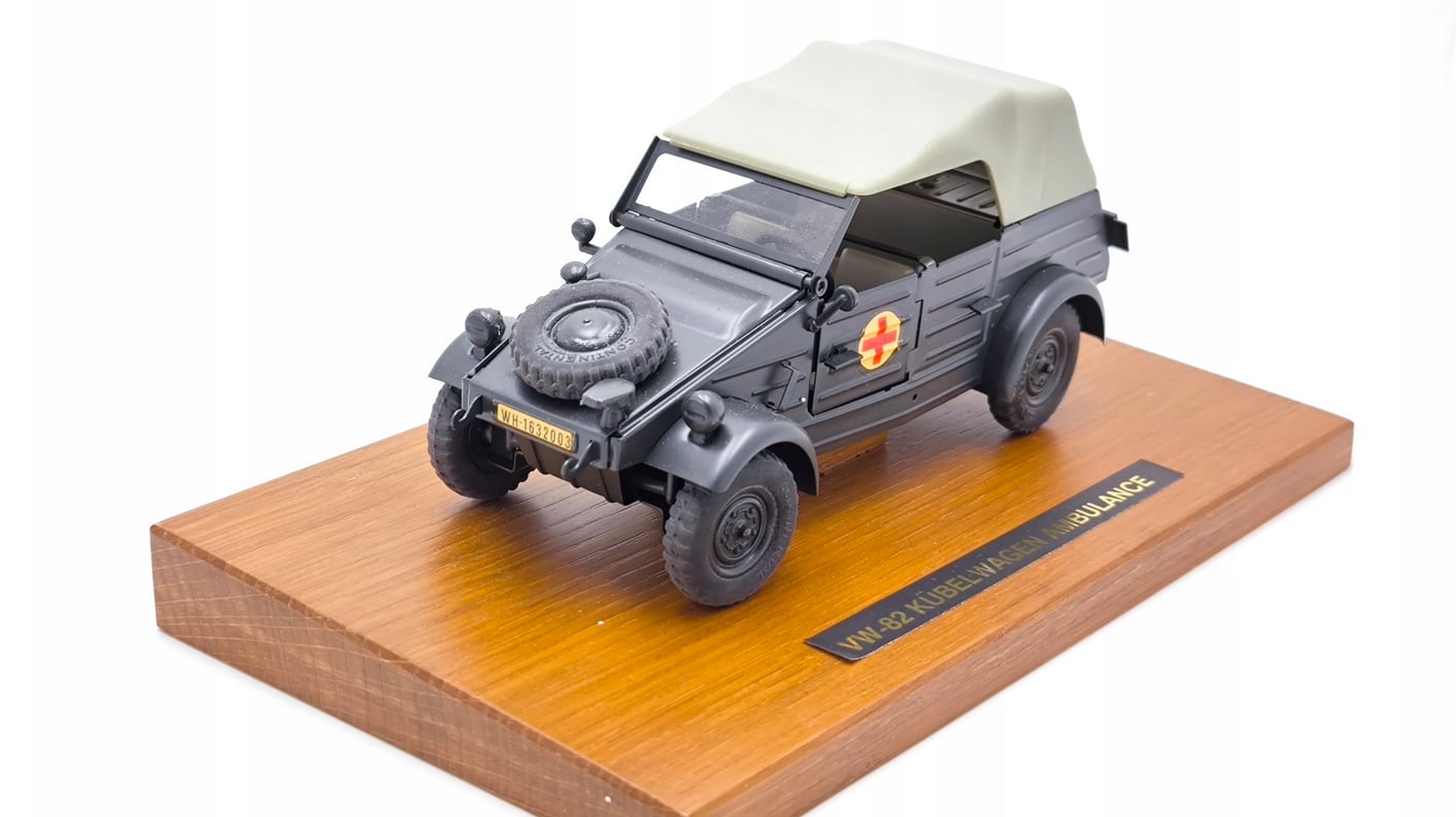 1:24 VOLKSWAGEN VW-82 Kubelwagen Ambulance, grey - 1002