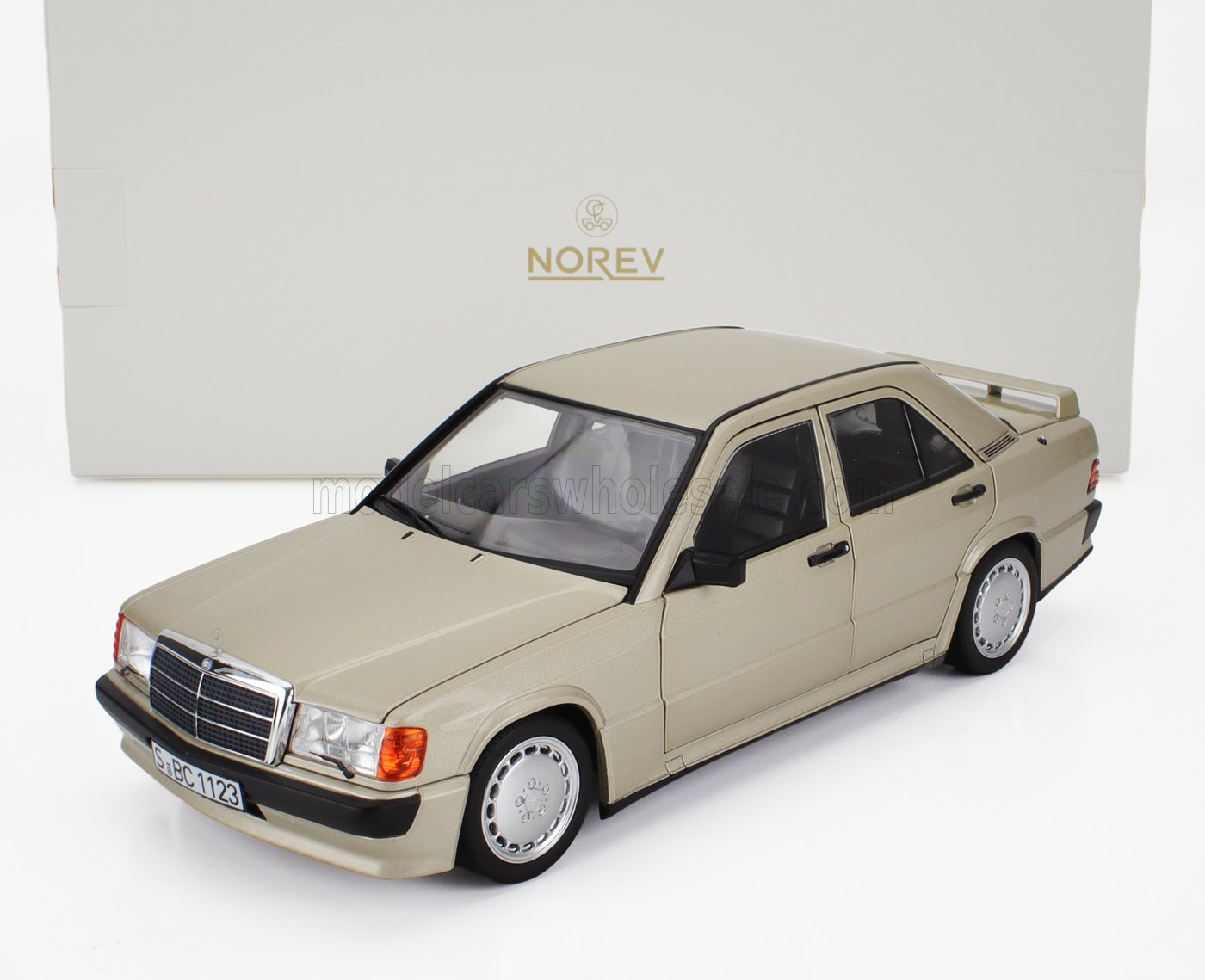 1:18 MERCEDES-BENZ 190e 2.3 16v (1984), Smoke Silver Met - 183831
