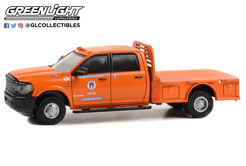 1:64 DODGE Ram 3500 Dually Flatbed 'City Of Austin Public Works' (2023) - 46130F