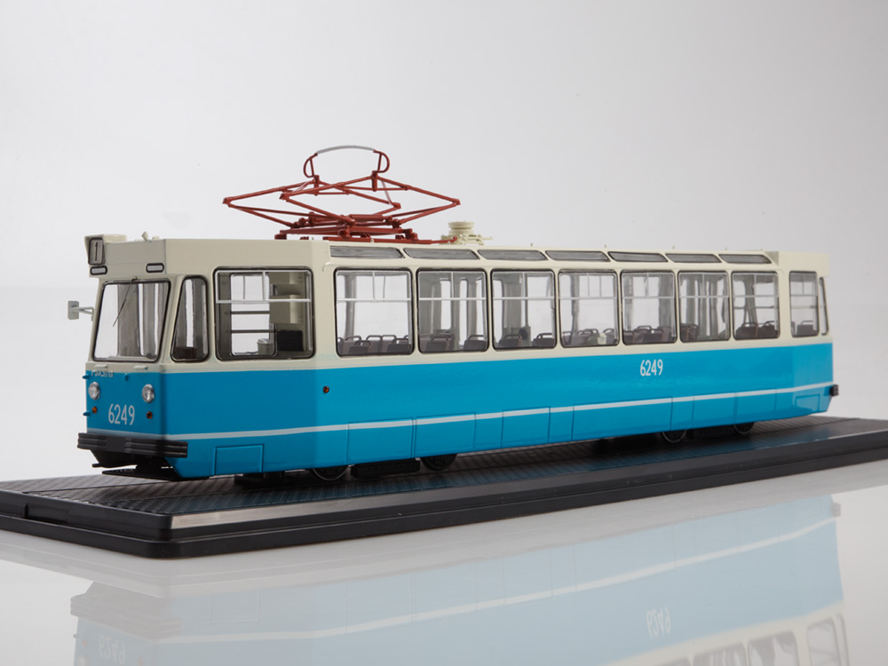 1:43 Трамвай ЛМ-68, бело-голубой - SSM4063-X1