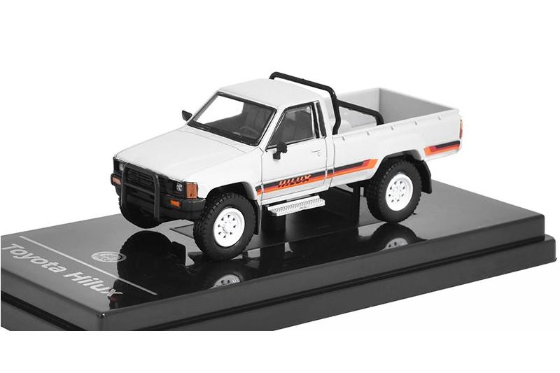 1:64 TOYOTA Hilux Pick-up LHD (1984), white - PA-55521