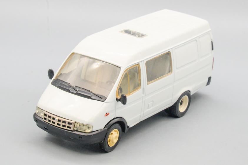 1:43 ГАЗ-2705 комби, белый - ag2705-K-W-MC