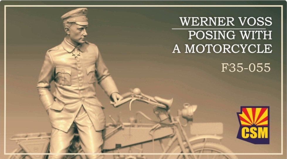 1:35 Сборная модель фигура Вернер Фосс позирует с мотоциклом - F35-055