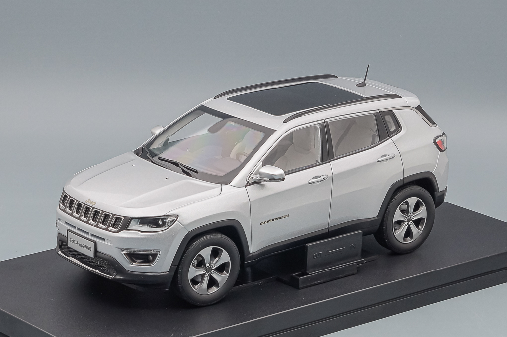 1:18 JEEP Compass 2017, silver - PUD002