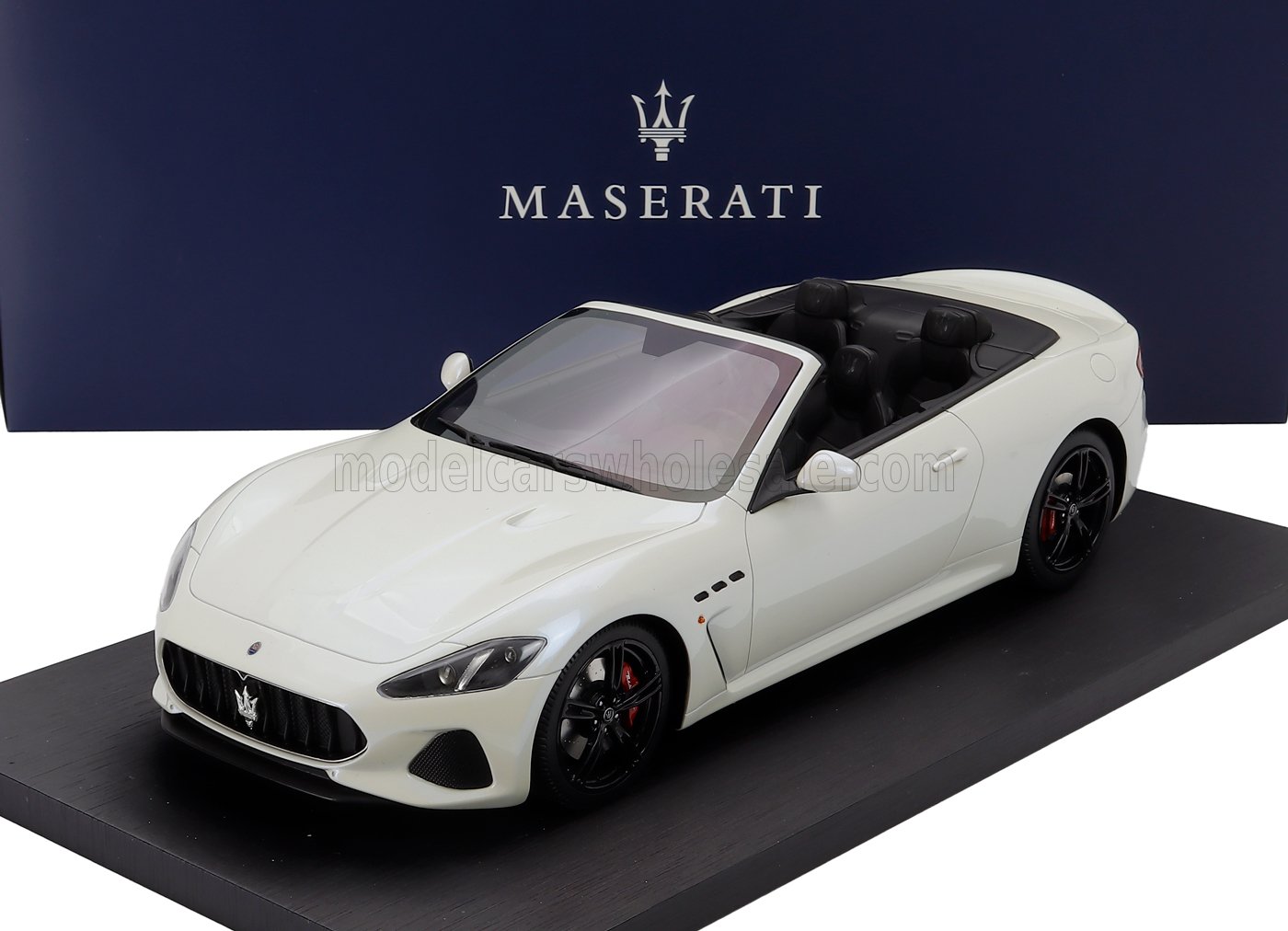 1:18 MASERATI Grancabrio Open (2019), Bianco Birdcage - White Pearl Met - 920026850
