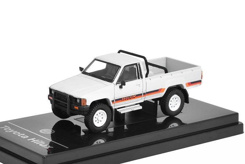 1:64 TOYOTA Hilux Pick-up (1984), white - 65521