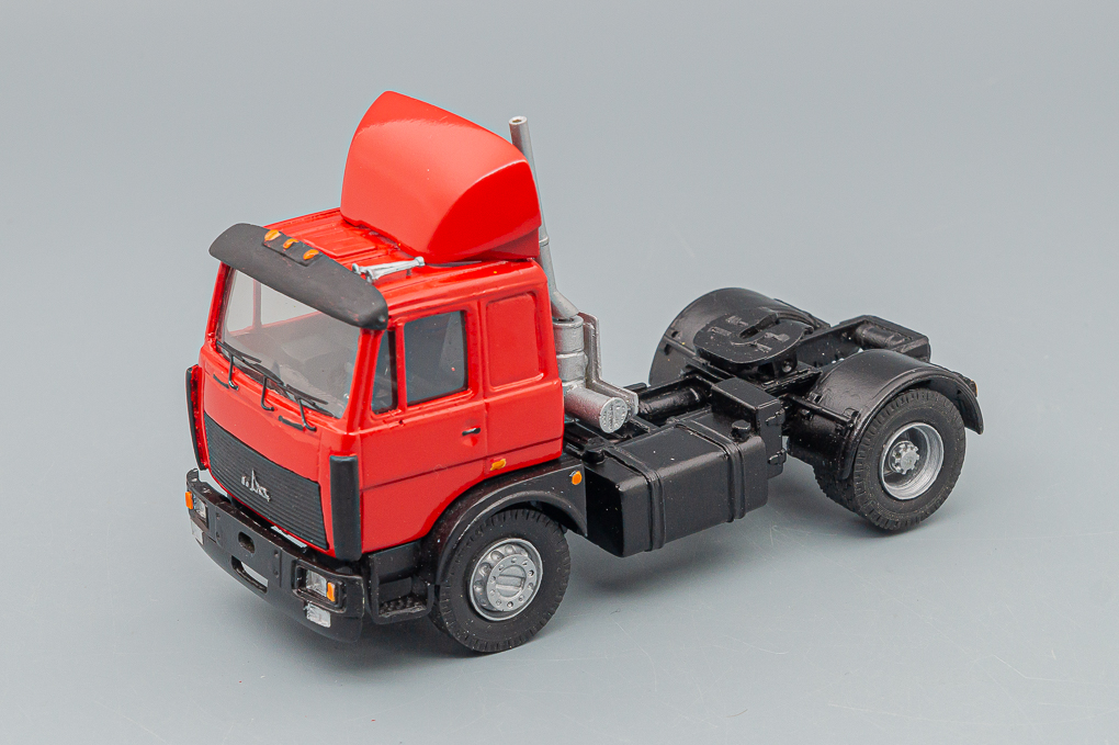 1:43 Минский-54327 седельный тягач, красный - LOT01079