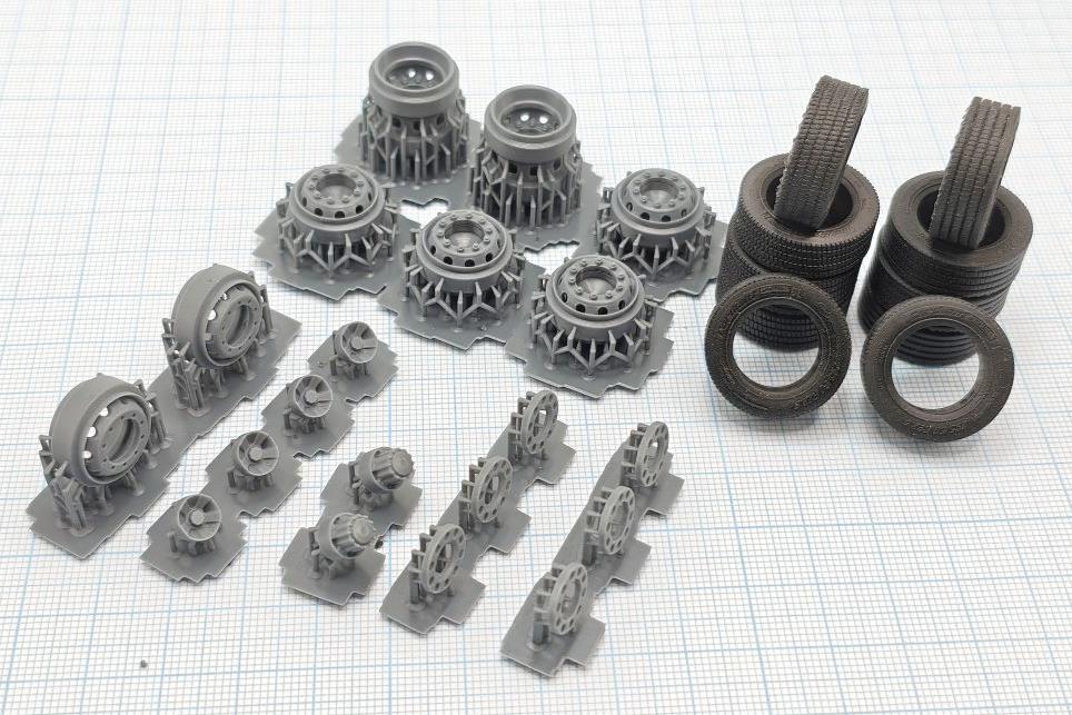 1:43 Комплект колес (шины+диски) в размере 295/60 22.5, для грузовика 6х2 - ST1727-045
