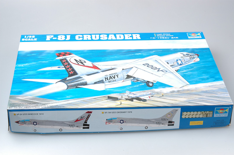 1:32 Сборная модель Американский истребитель Vought F-8J Crusader - 02273