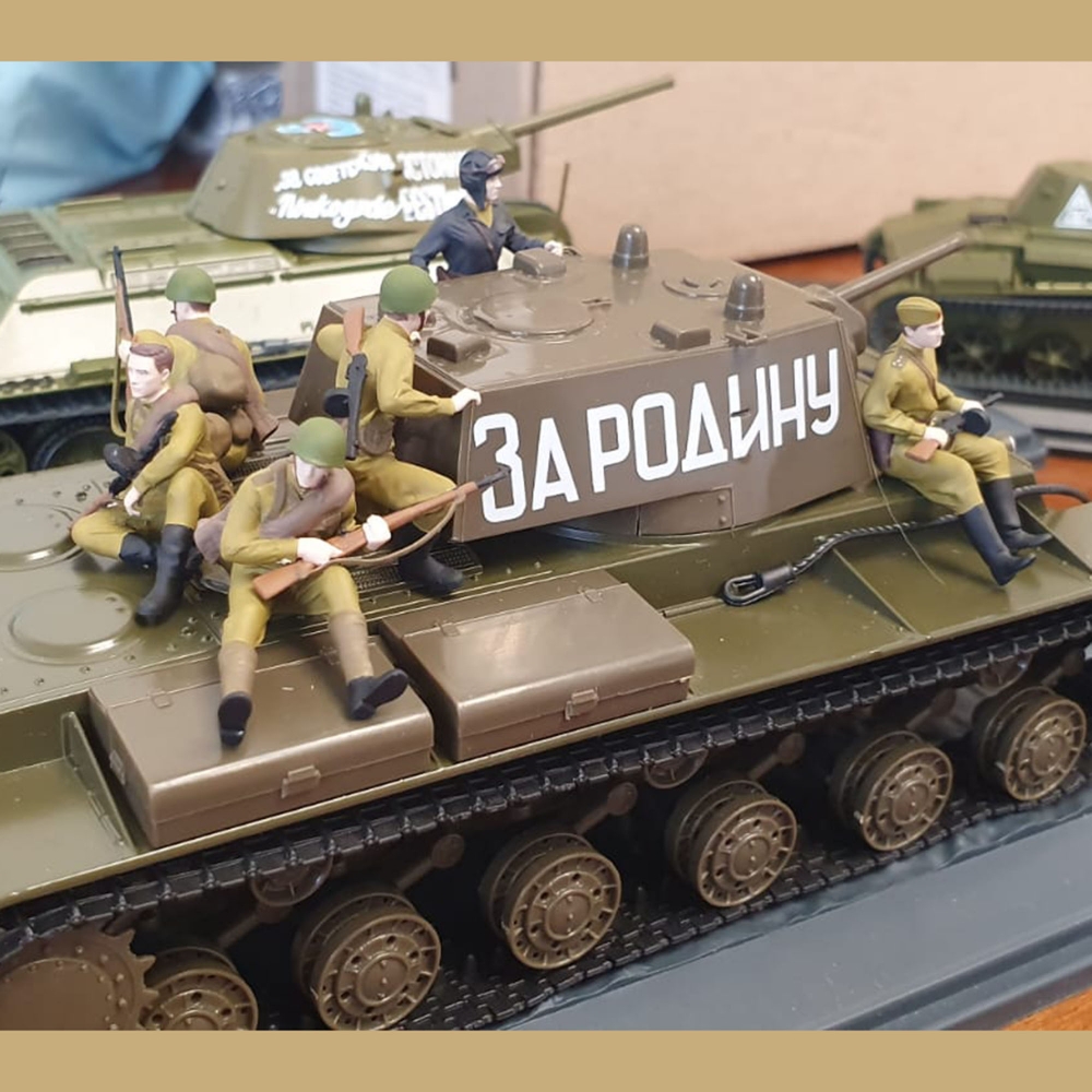 1:43 Фигурка десант на танк Т-34 (комплект 5 фигурки, танкист отдельно) - FSOL013
