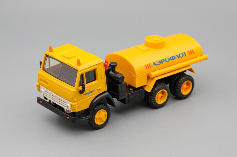 1:43 Камский грузовик 5511 топливозаправщик Аэрофлот - ELK-874