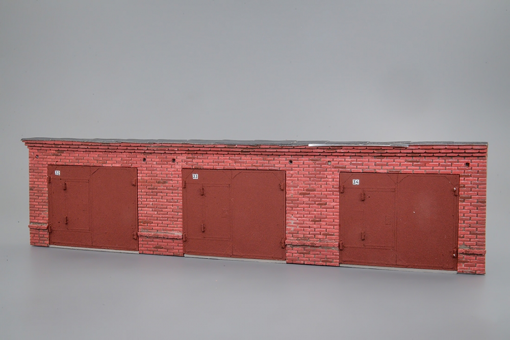 1:43 Кооперативные гаражи (барельеф на 3 бокса) - VV008