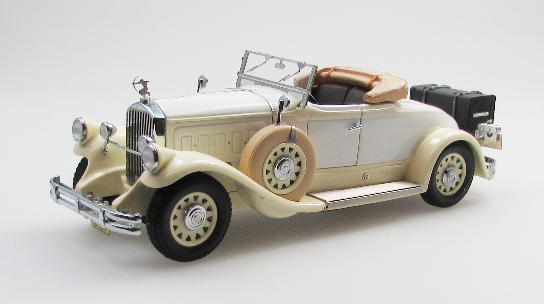 1:43 PIERCE Arrow Model B Roadster top down (1930), white - EMUS43006D