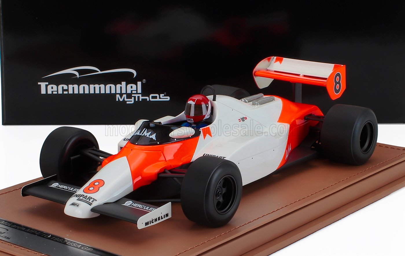 1:18 McLAREN F1 Mp4/1c №8 Usa Long Beach Gp (with Pilot Figure) (1983) Niki Lauda, White Red - TMD18-402B